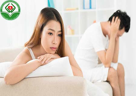 Quan hệ ra máu ở nữ giới là tình trạng gì